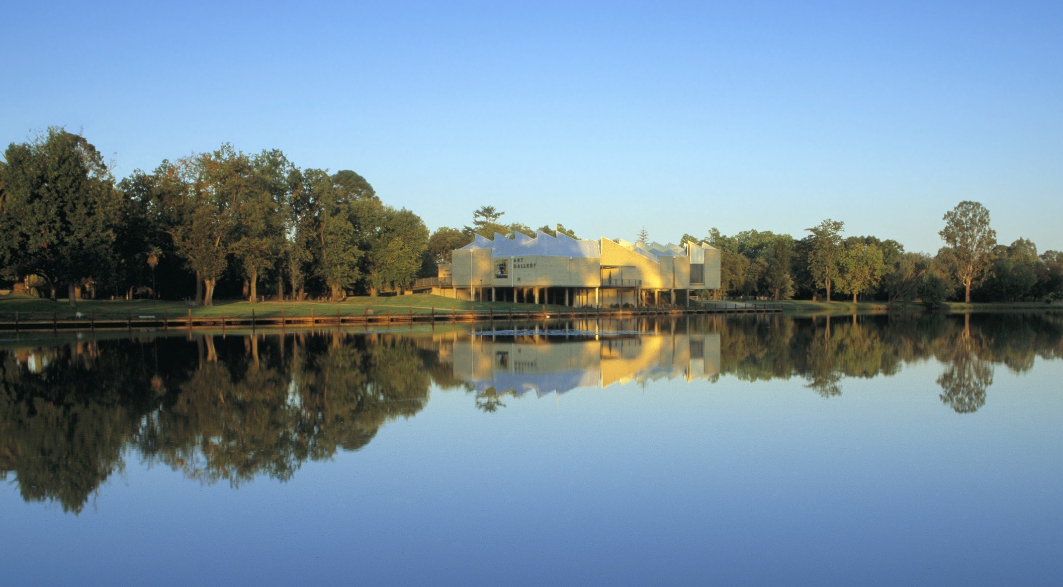 Situated on the bank of Lake Benalla