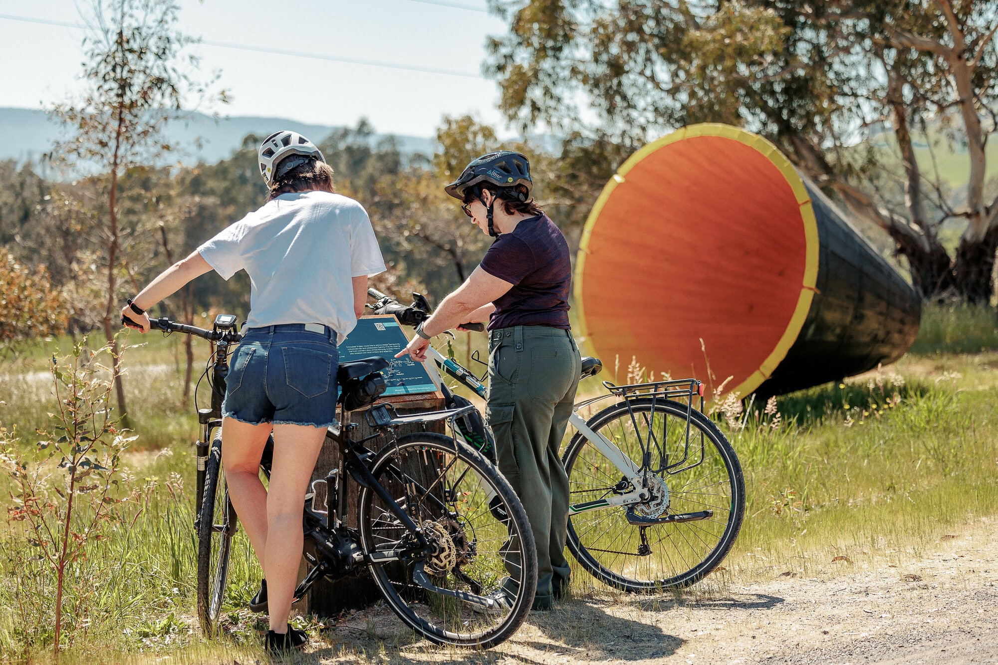 Two people admiring art on the Great Victorian Rail Trail